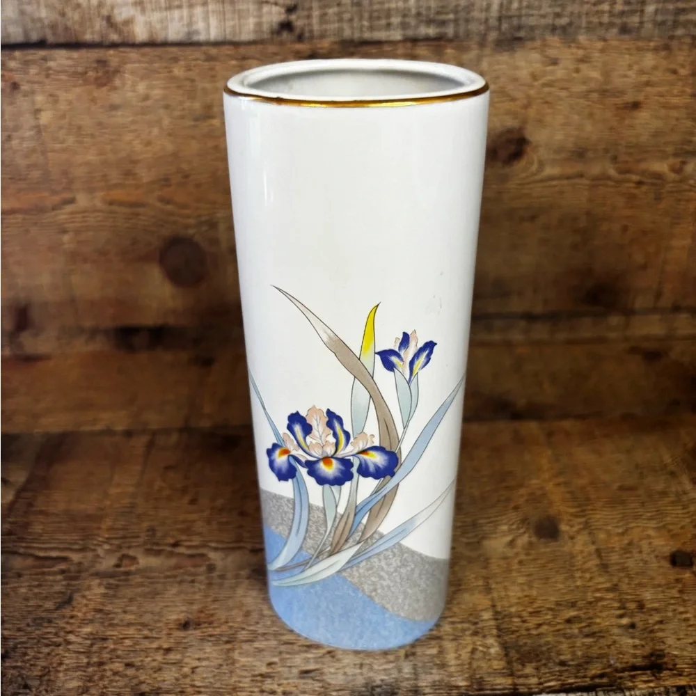 Otagiri Iris Flowers 6 1/2” Beautiful Iris Accent Vase Made In Japan Gold Rim